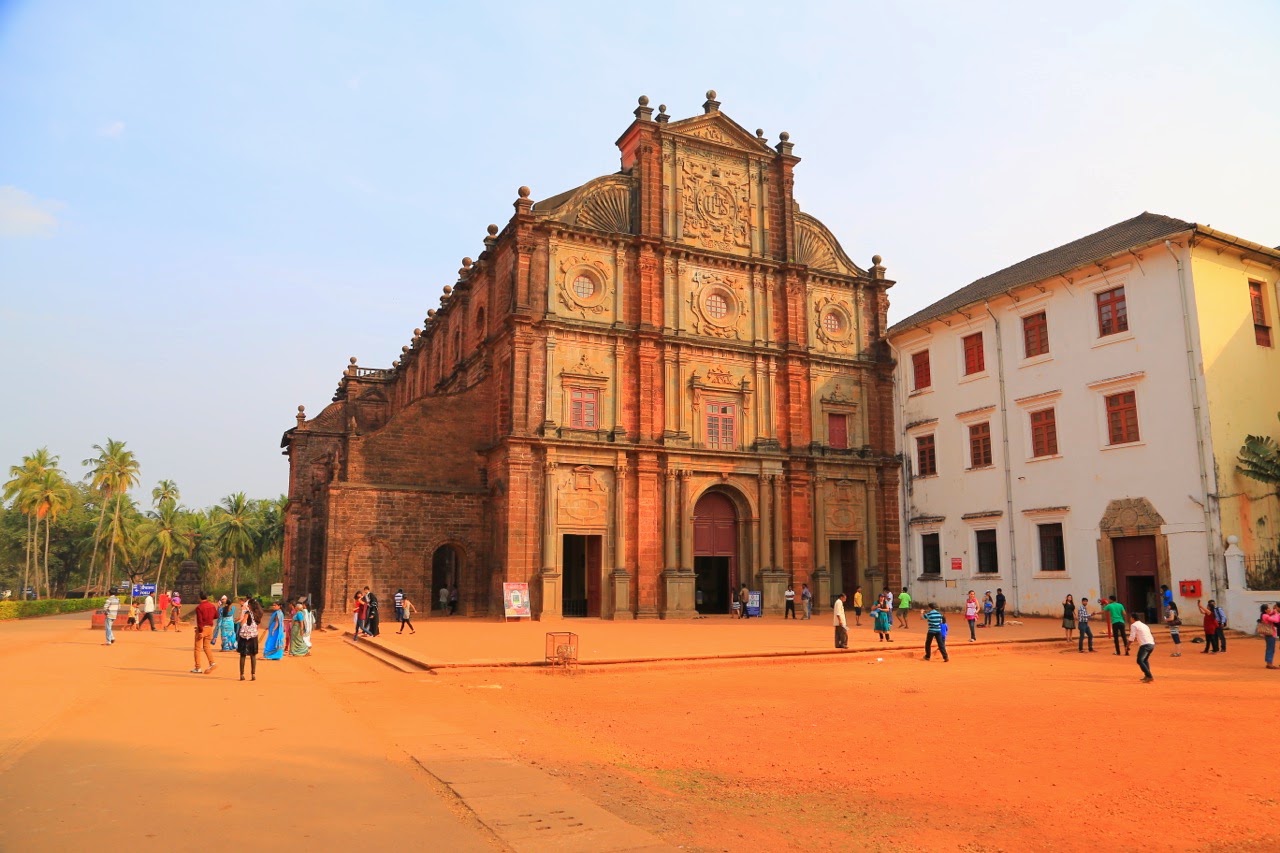 La basilique de Bom Jesus et sa façade de latérite