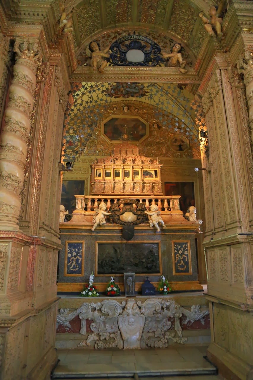 Chapelle richement décorée