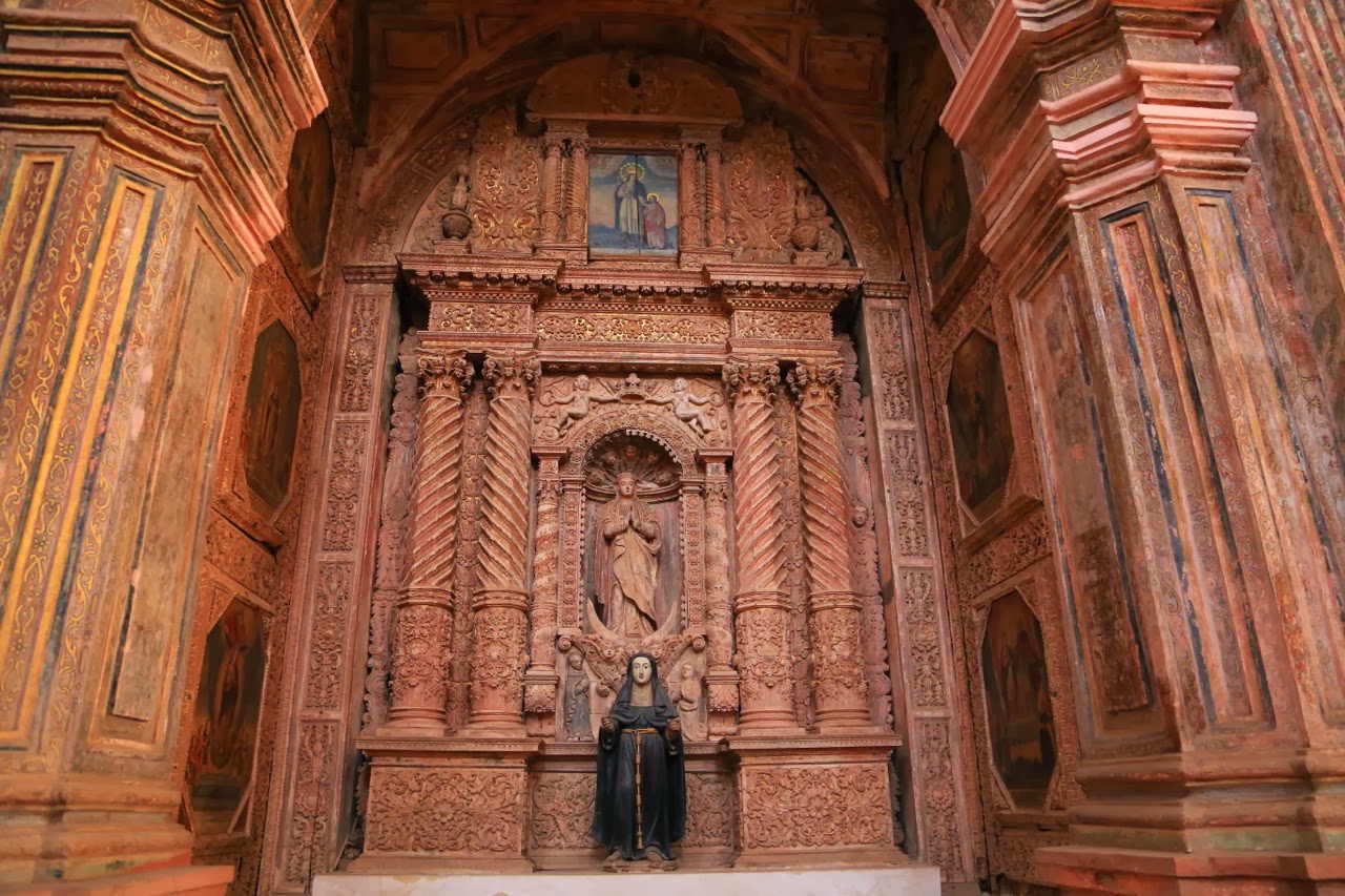 Retable sculpté et doré