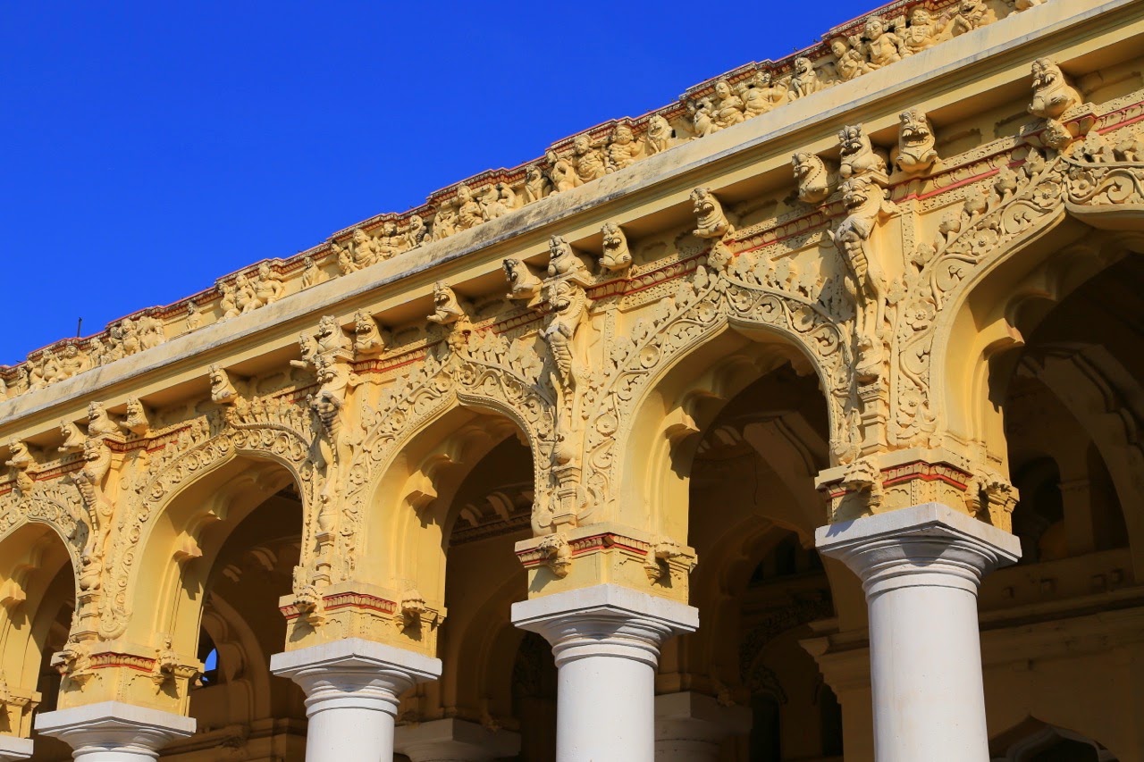 Façade sculptée de la cour du palais