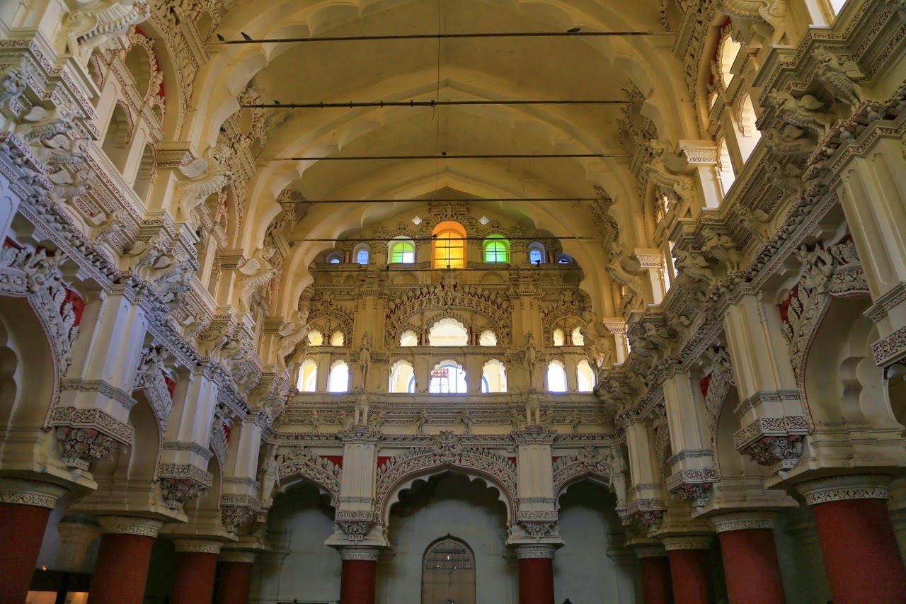 Salle aux vitraux du palais