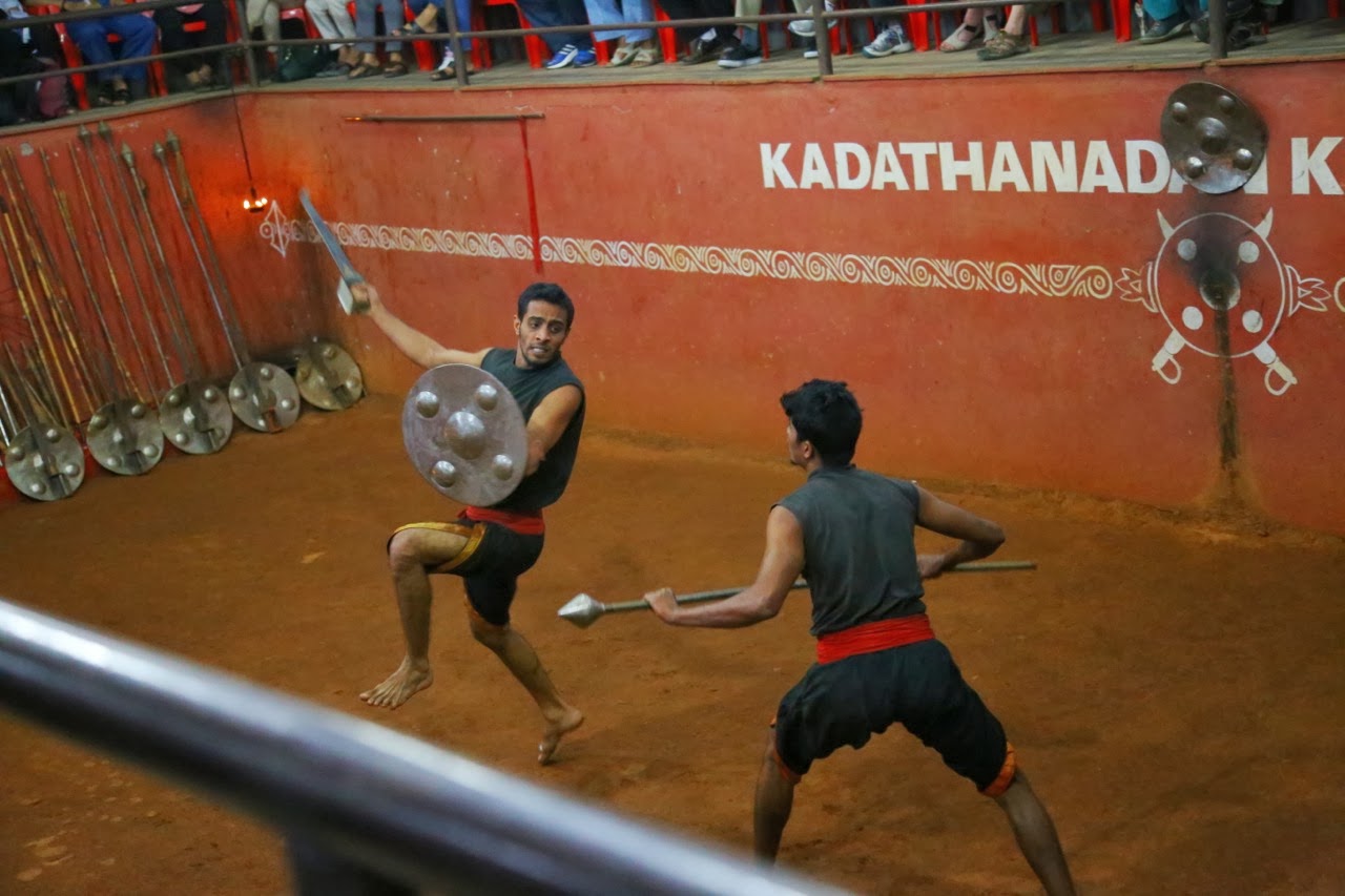 Démonstration de kalaripayat, art martial du Kerala