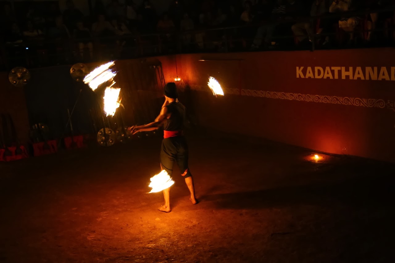 Démonstration avec des torches enflammées