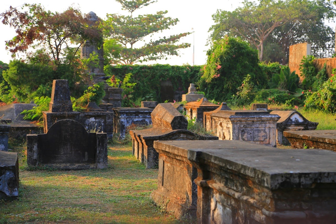 Le Dutch Cemetery