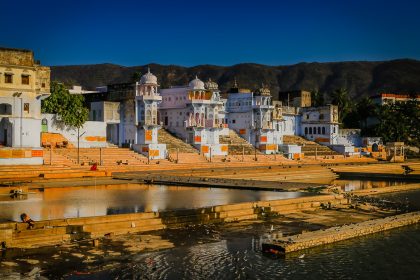Le lac sacré de Pushkar et ses ghats