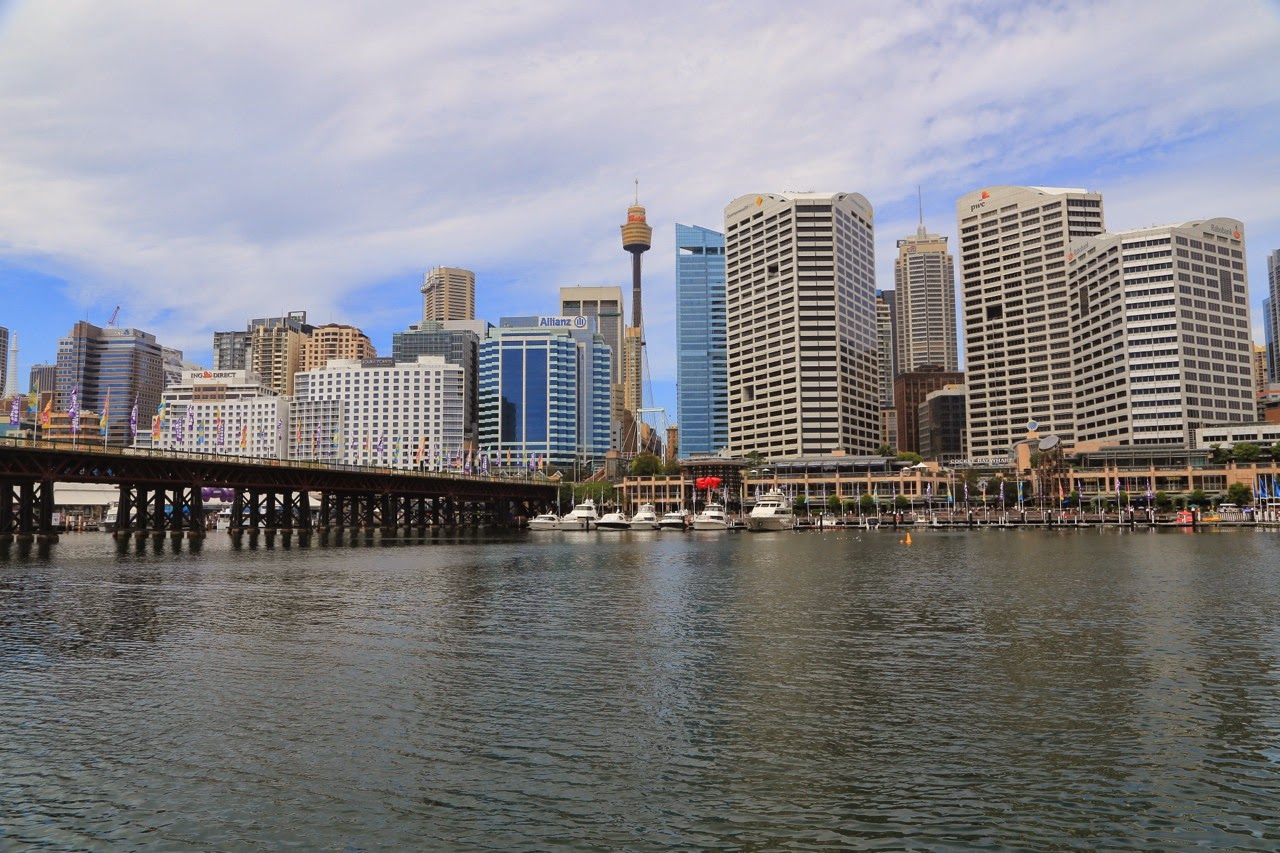 Darling Harbour et la Sydney Tower en arrière-plan