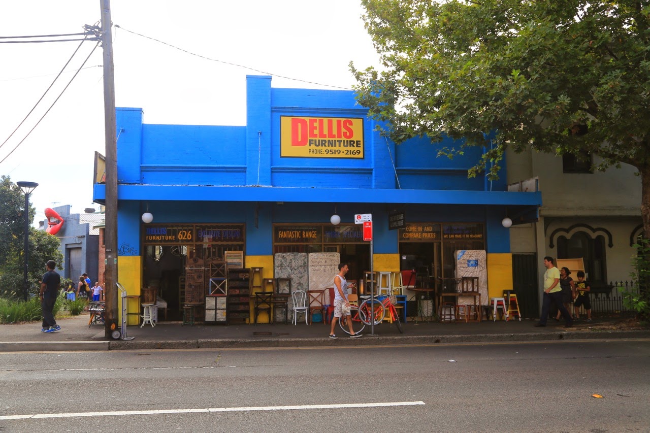 Boutique à la façade bleue à Newtown