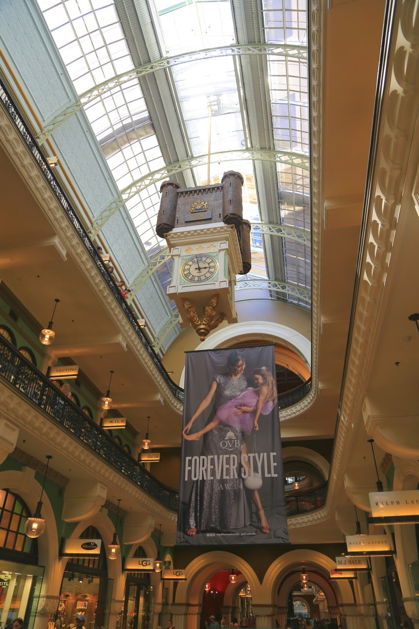 Horloge suspendue dans le Queen Victoria Building