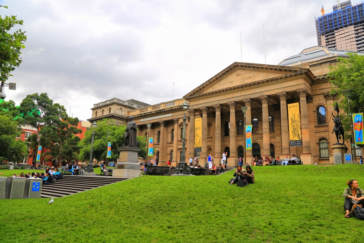 Pelouse devant la State Library of Victoria