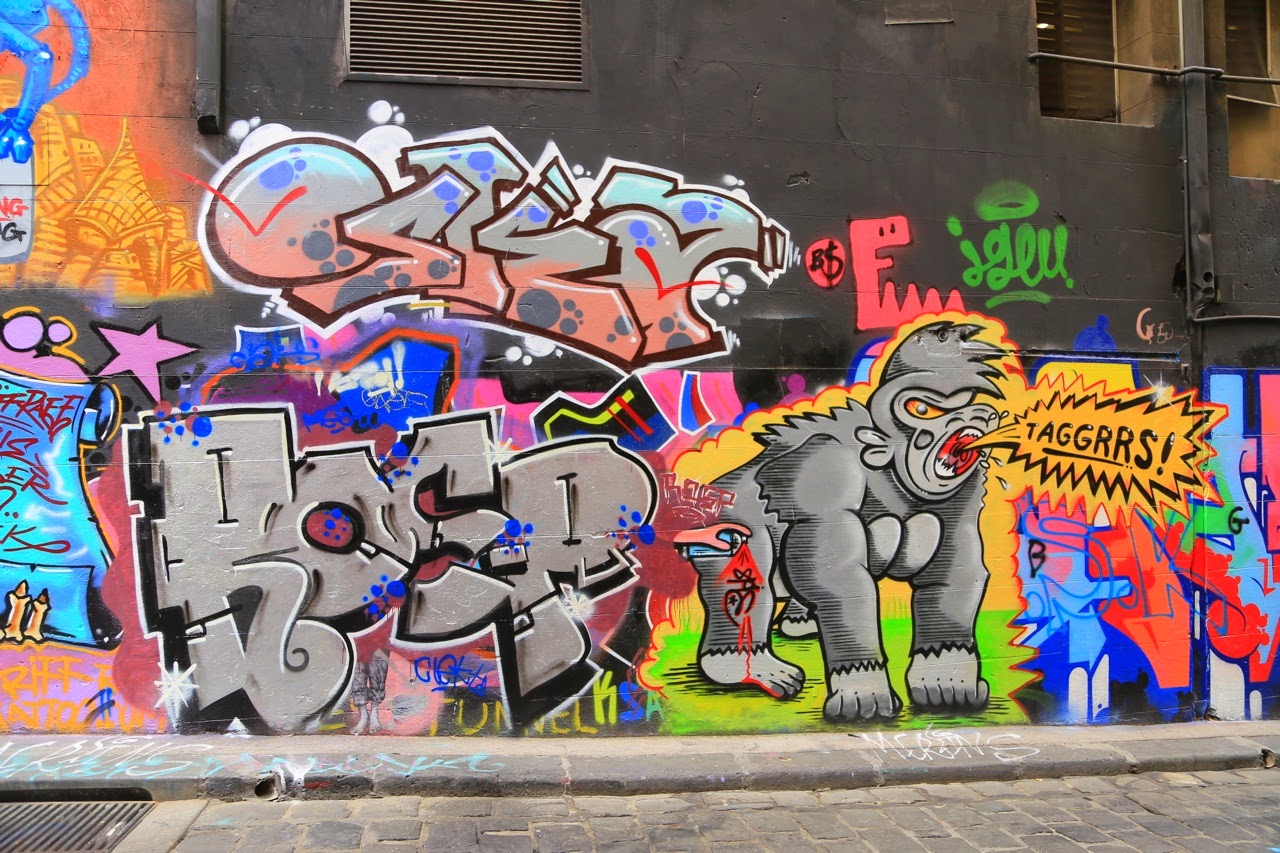 Graffitis et gorille peint dans Hosier Lane