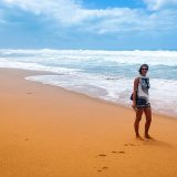 Sur la plage au bord de l’océan Indien