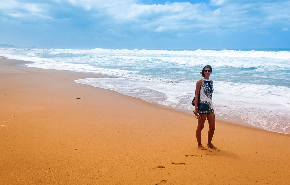 Sur la plage au bord de l’océan Indien