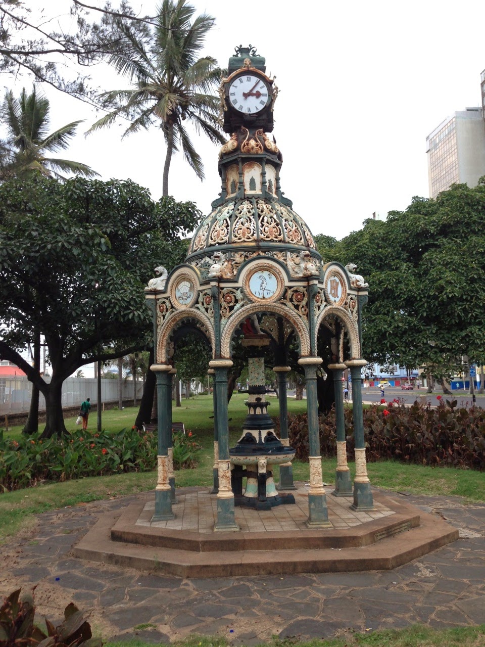 Kiosque victorien dans un parc