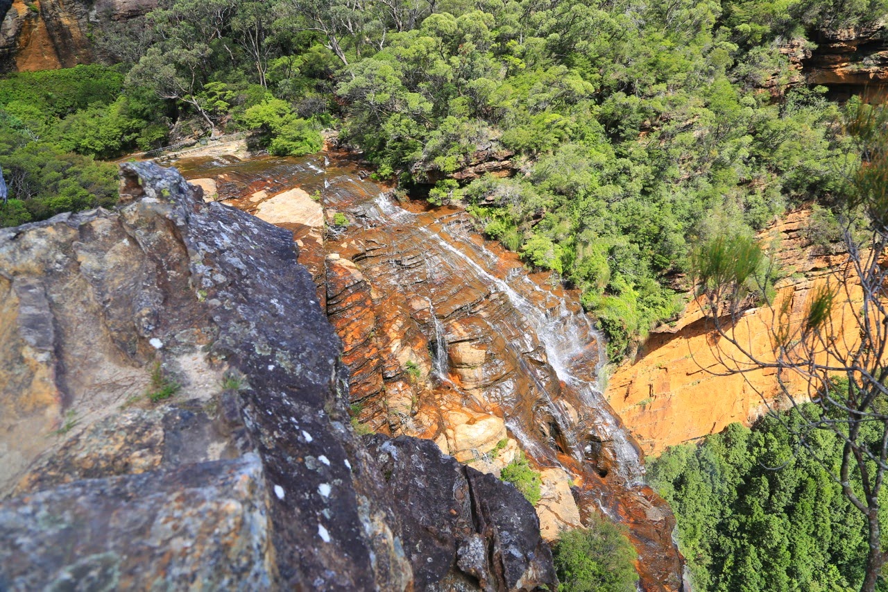 Chute d’eau dévalant les rochers