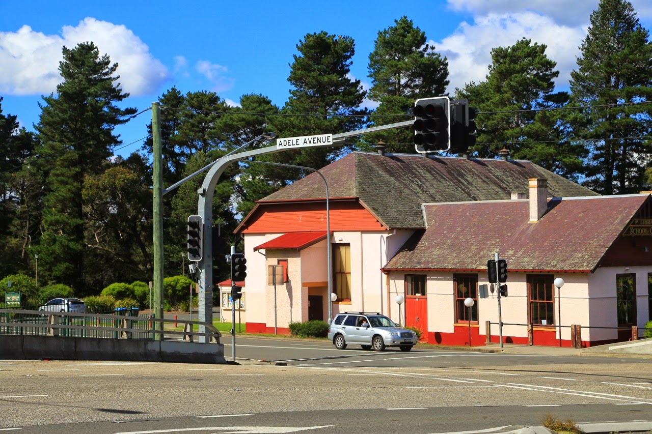 Petite gare au toit rouge