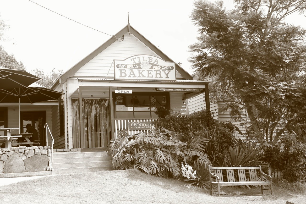 Boutique en bois en noir et blanc