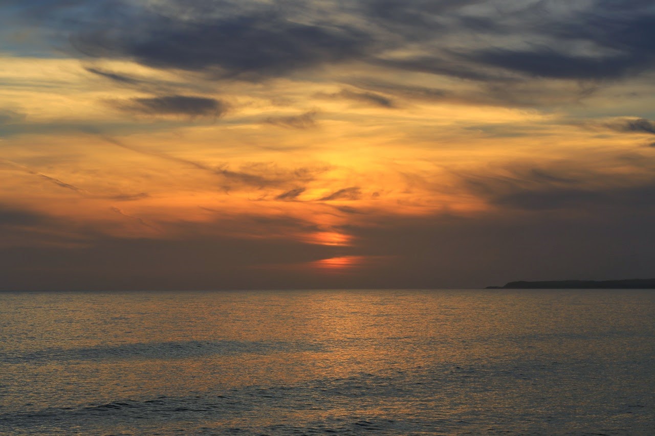 Ciel embrasé au-dessus de la mer