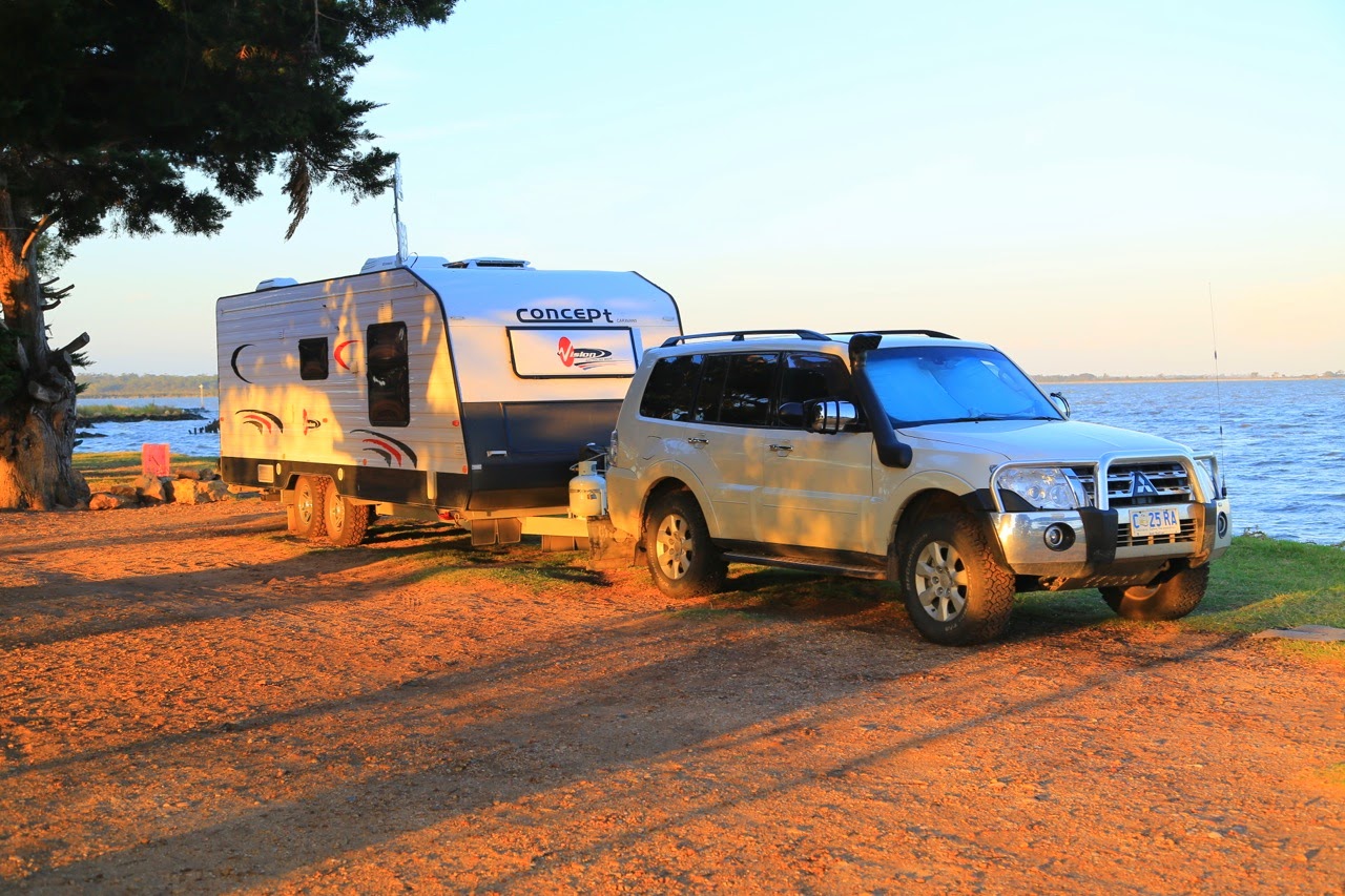 4x4 et caravane au bord du lac Wellington