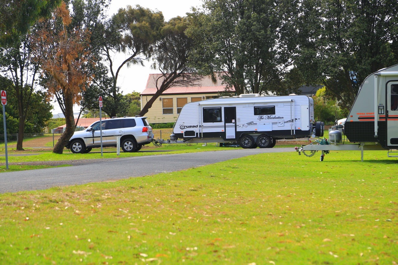 Caravanes et 4x4 dans un camping