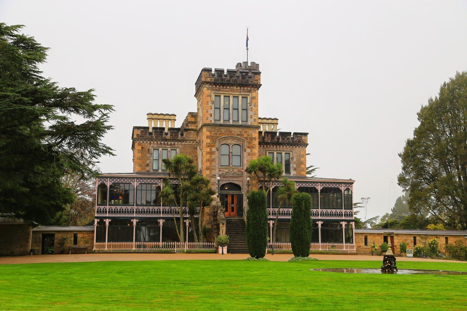 Le Larnach Castle et sa pelouse