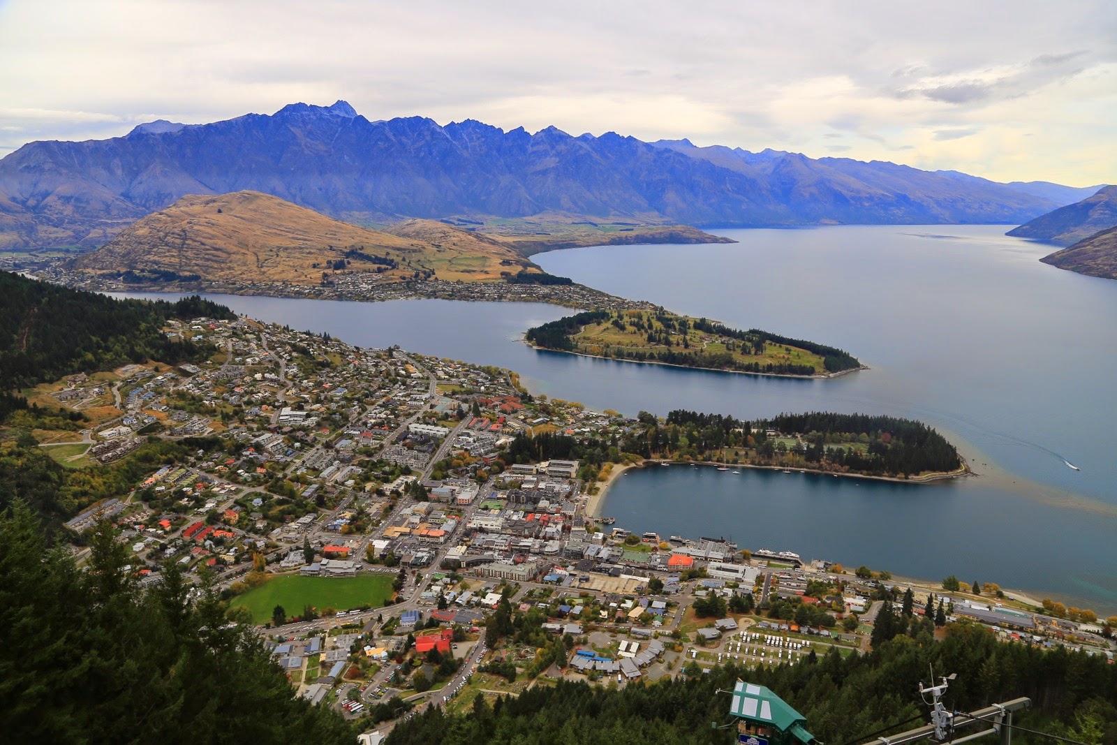 Queenstown et le lac Wakatipu depuis Bob’s Peak