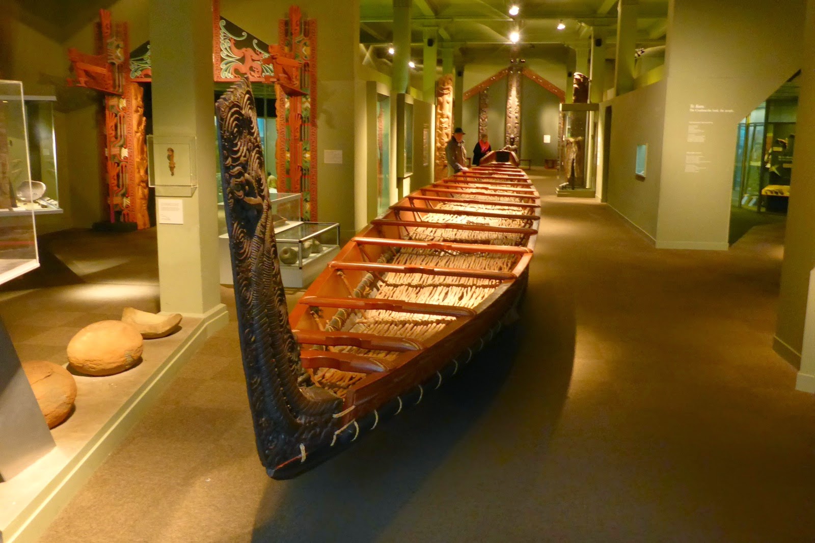 Waka taua, canoë de guerre maori de l’Otago Museum