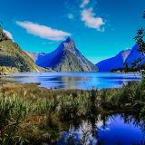Le Mitre Peak se reflétant dans le Milford Sound