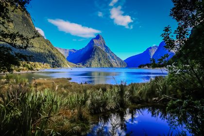 Le Mitre Peak se reflétant dans le Milford Sound