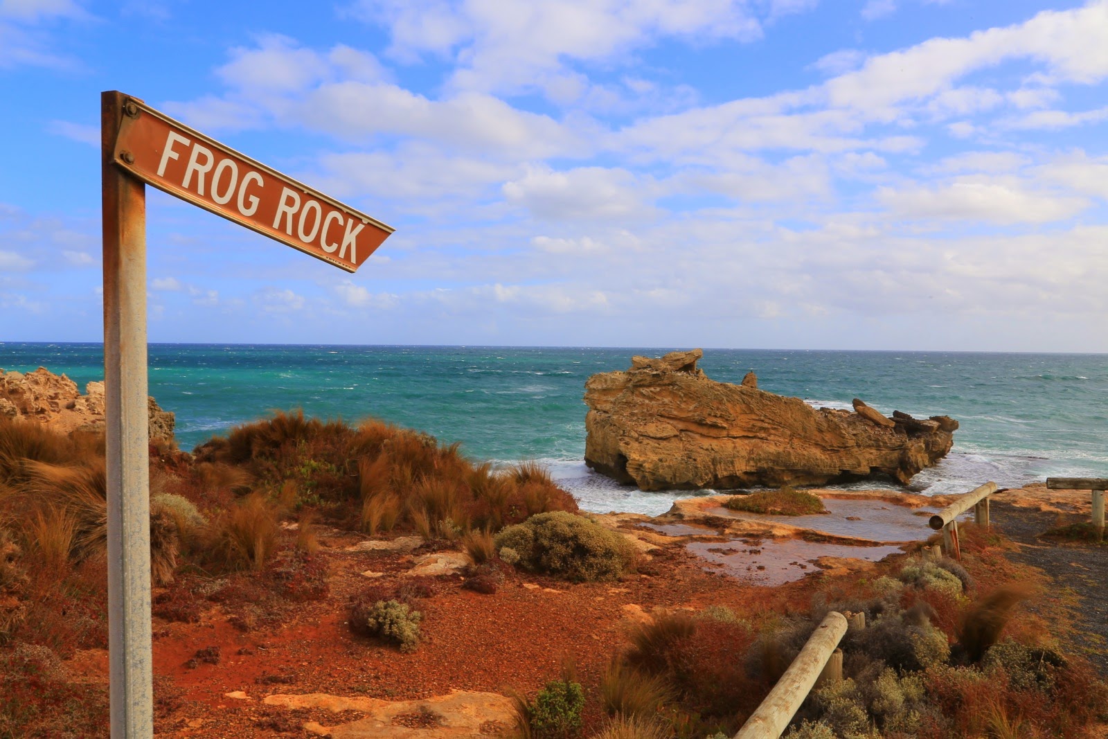 Panneau Frog Rock sur la falaise