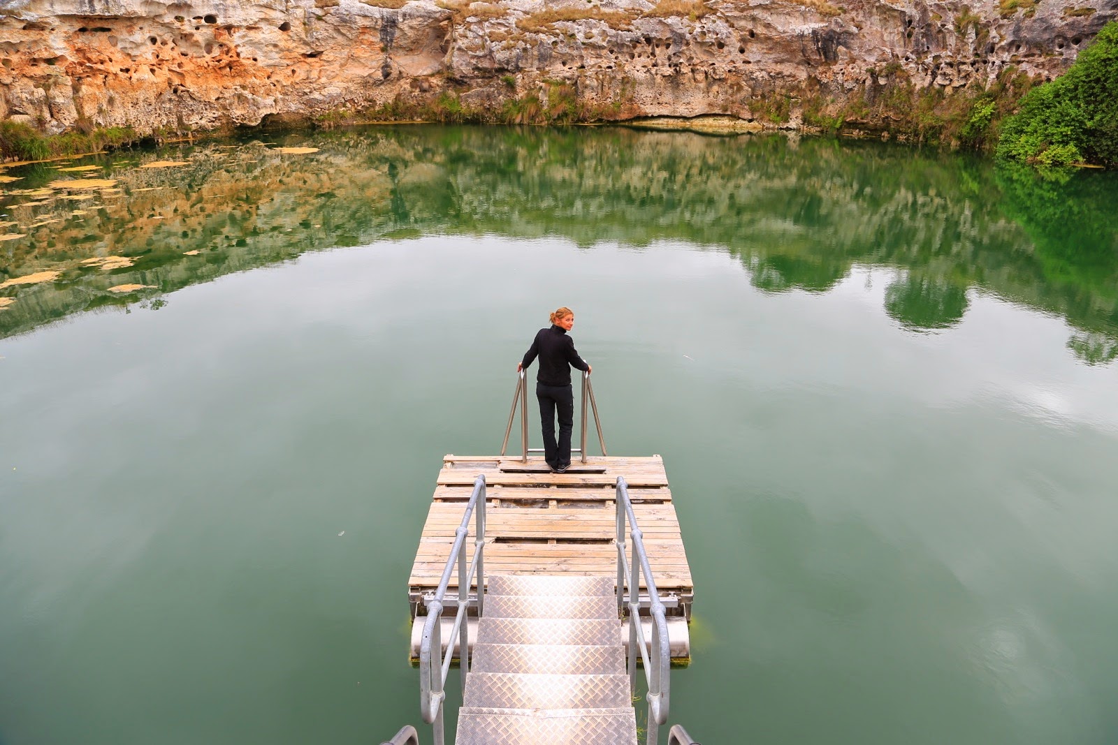 Plateforme au-dessus du Little Blue Lake
