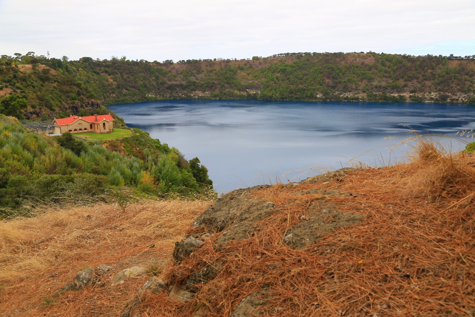 Le Blue Lake vu depuis le bord du cratère