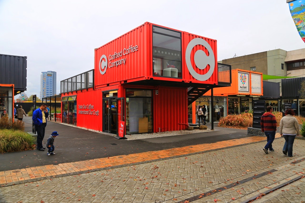 Boutiques en conteneurs du quartier Re:START