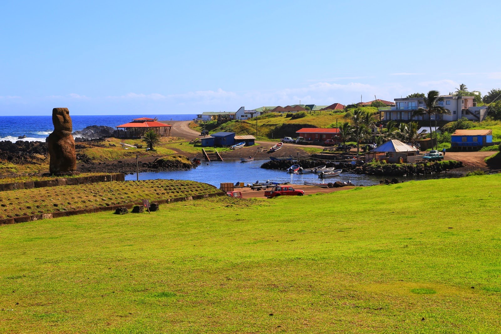 Moai au bord du port