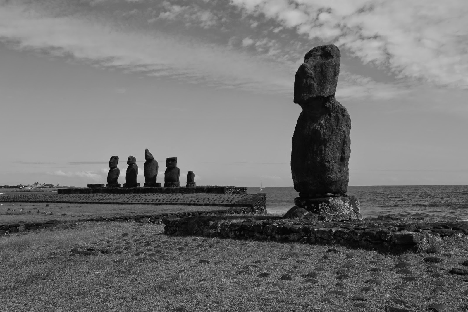 Ahu Tahai en noir et blanc