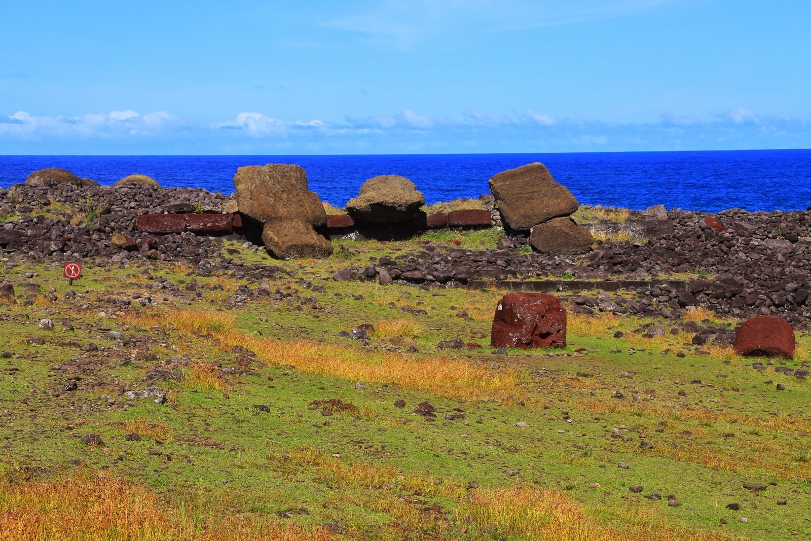 Moai renversés d’Ahu Aka Hanga