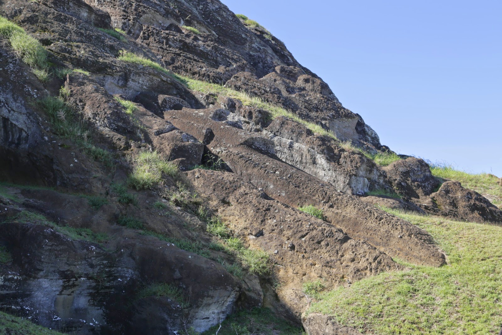 Paroi de la carrière de moai