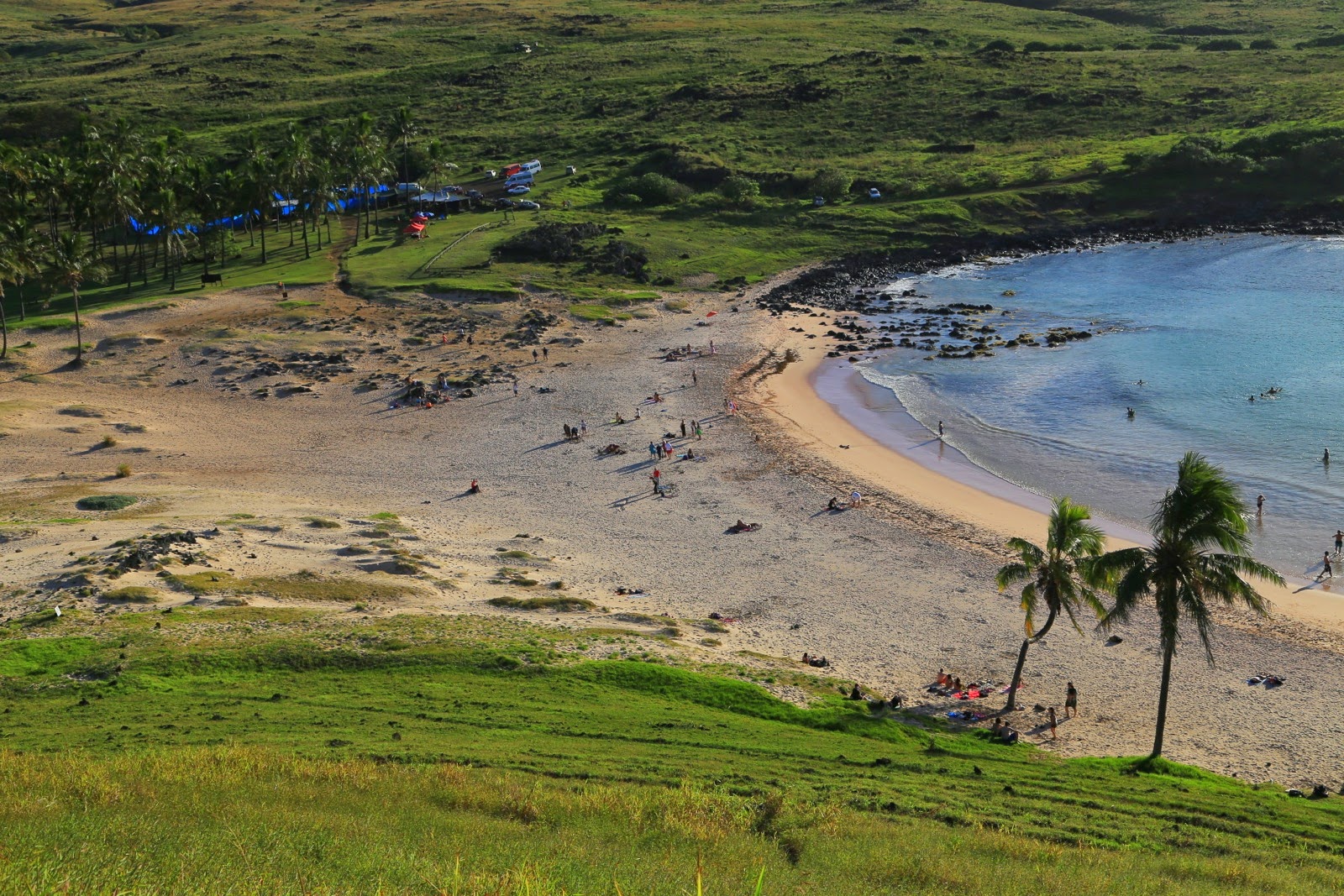 Plage de sable blanc d’Anakena