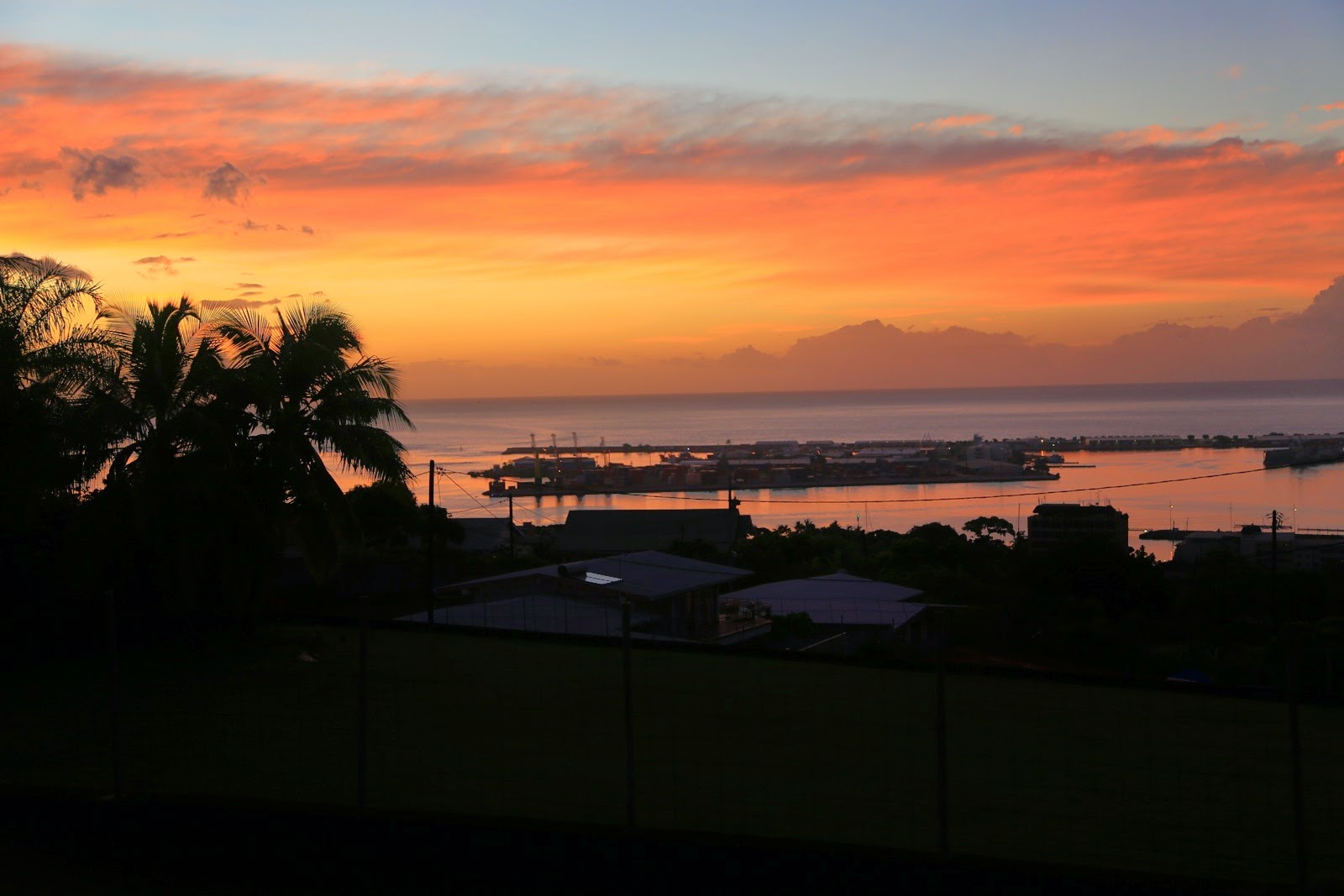 Coucher de soleil sur Moorea depuis Erima