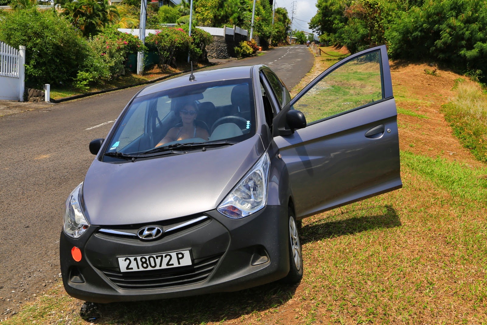 Notre petite voiture de location pour le tour de Tahiti