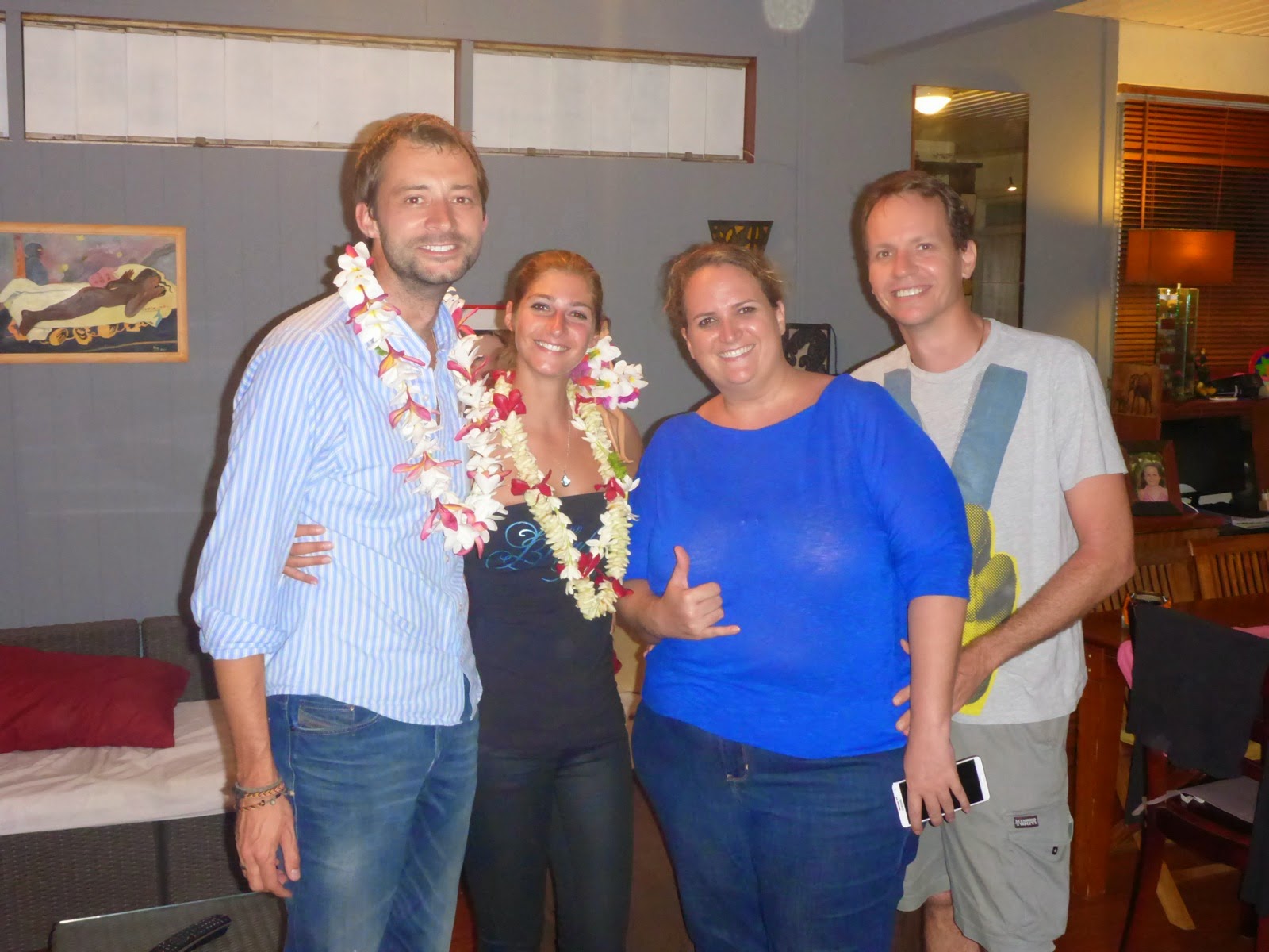 Retrouvailles avec Aude et Marc-Antoine, collier de fleurs au cou