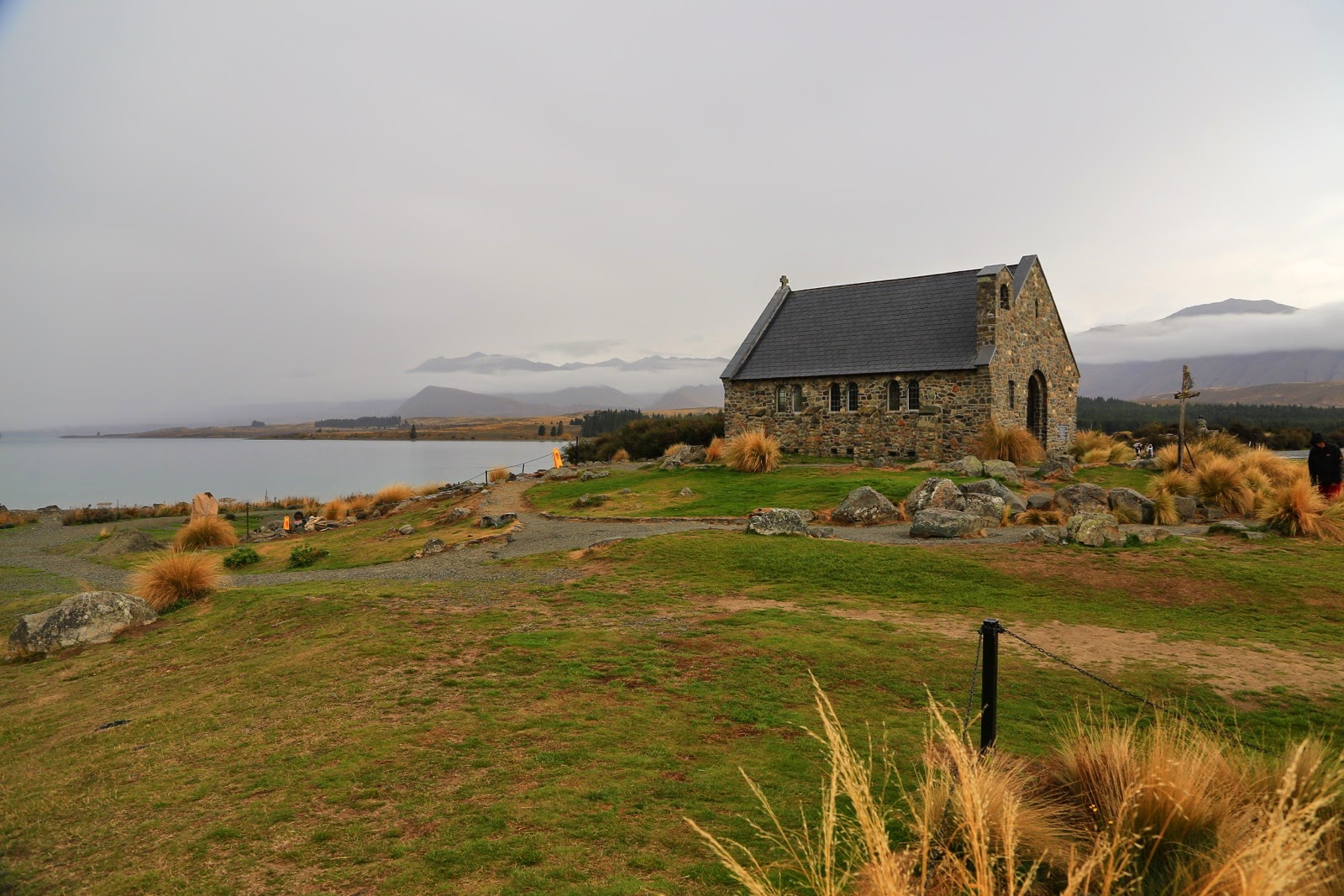 La Church of the Good Shepherd au bord du lac