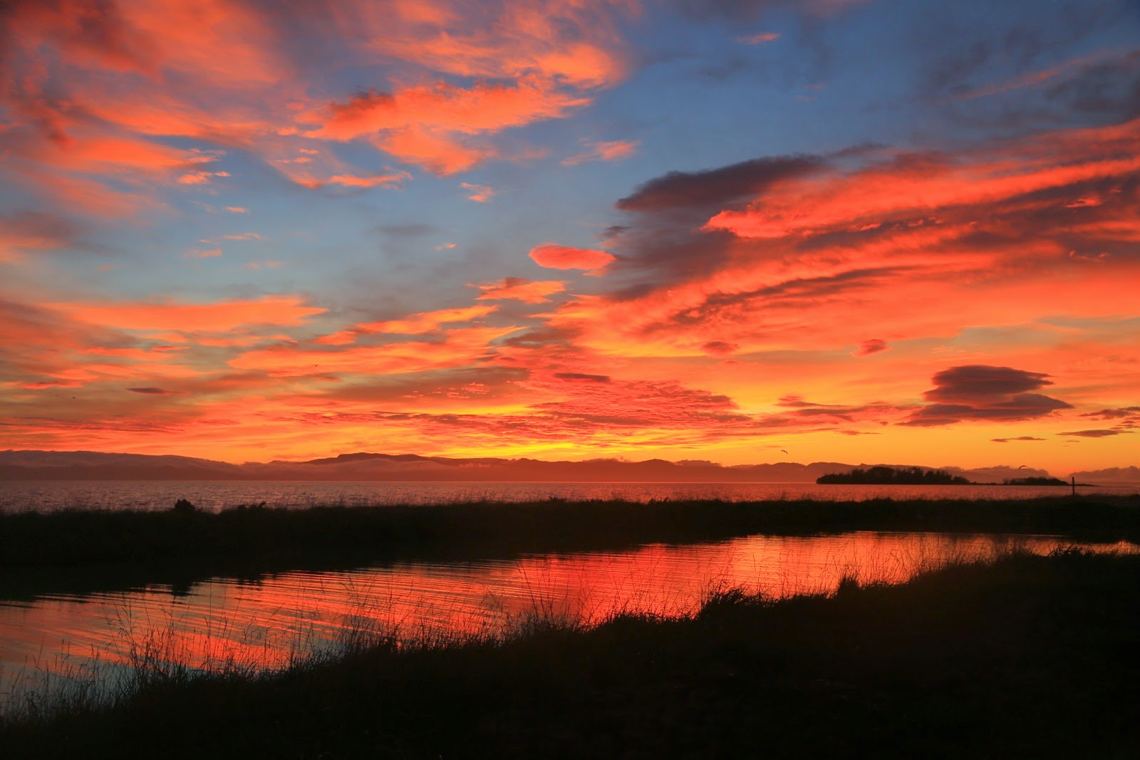 Ciel embrasé sur le Lac Ellesmere