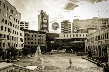 Civic Square de Wellington en noir et blanc
