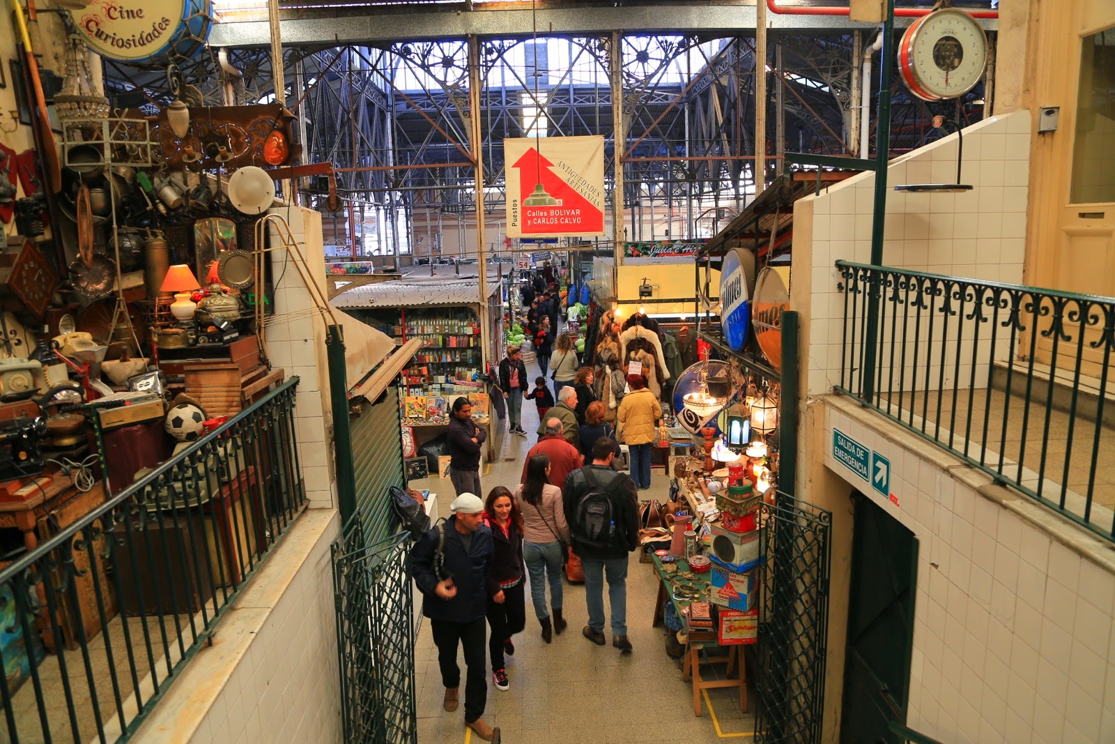 Galerie marchande dans une maison coloniale