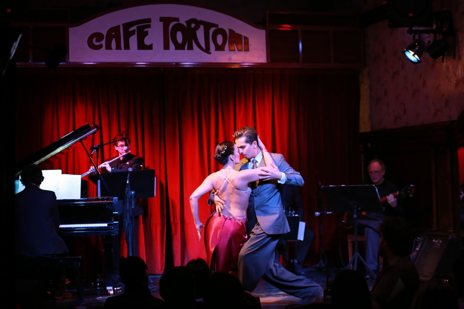 Spectacle de tango sur scène