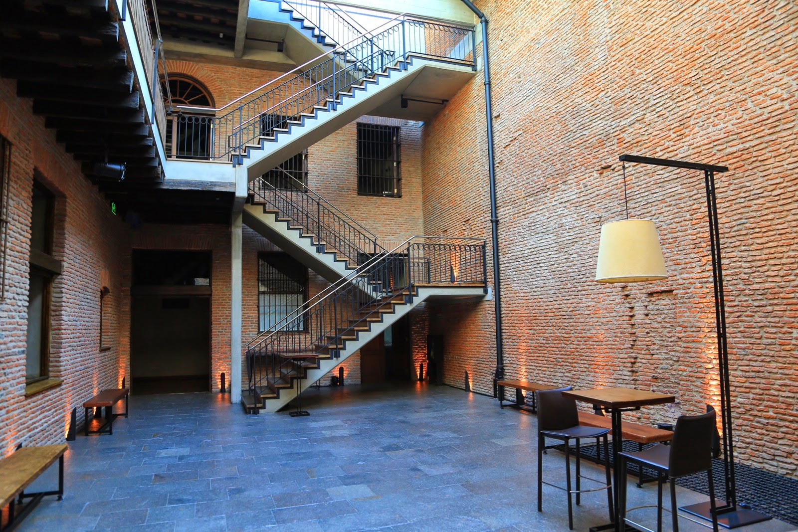 Cour en briques d’El Zanjón de Granados