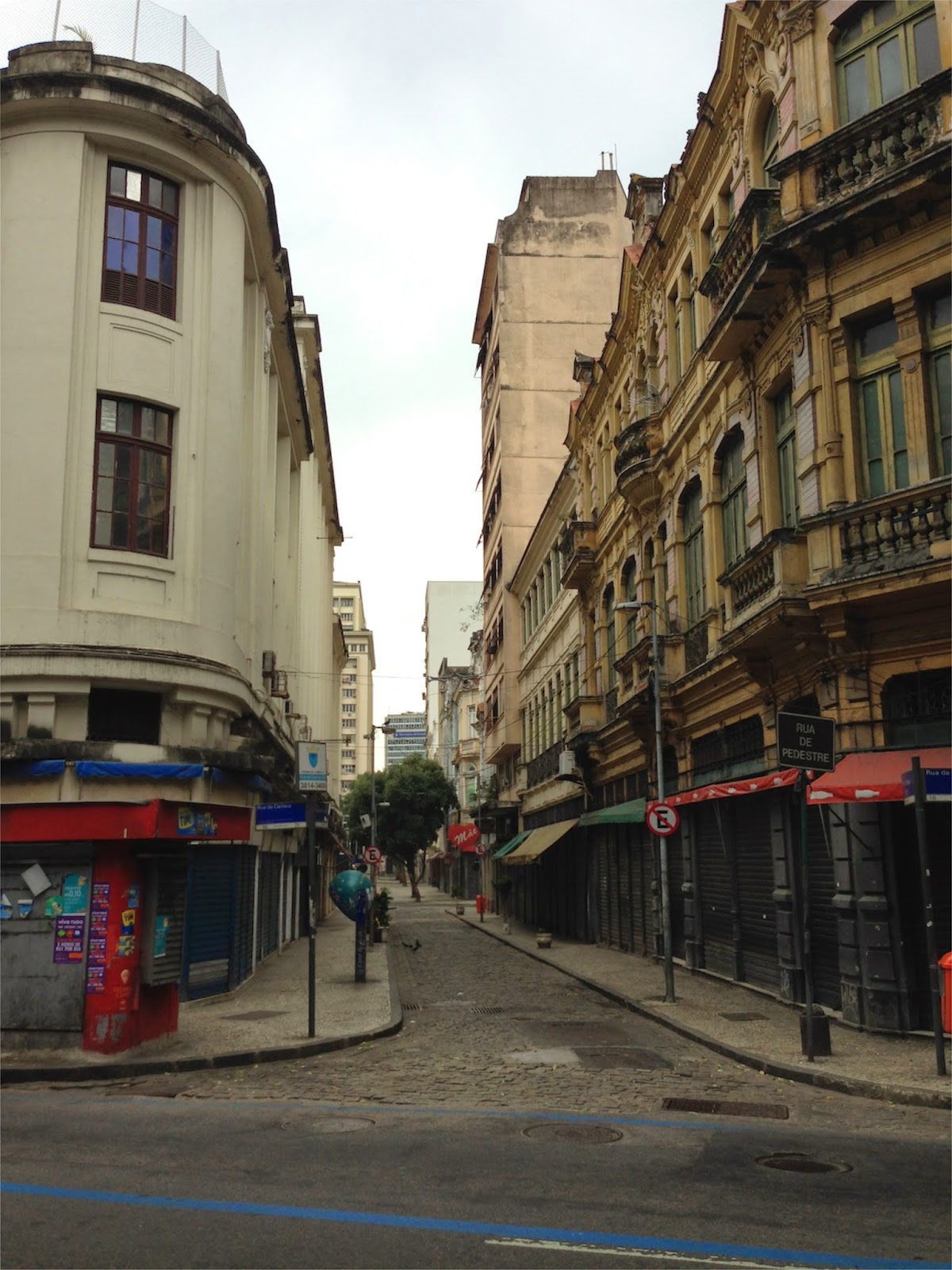 Rue piétonne aux façades rénovées