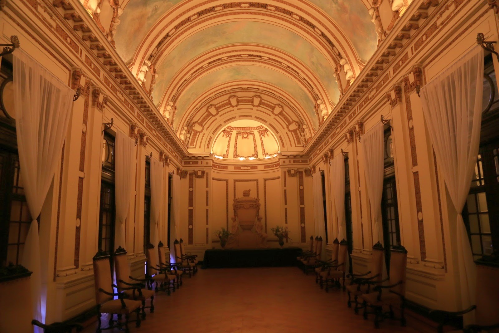Salle dorée à l’intérieur du palais