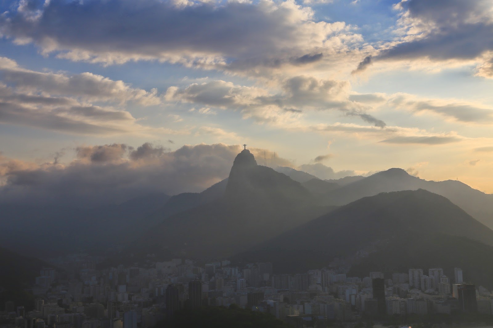 Le Corcovado au loin depuis le Morro da Urca