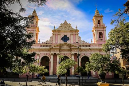La cathédrale de Salta et ses palmiers